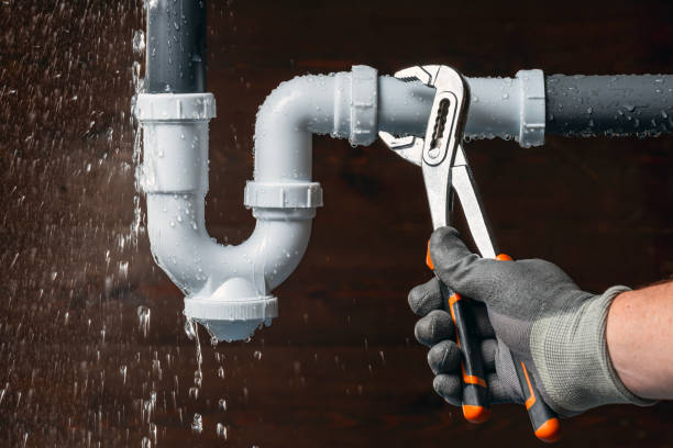 Professional Plumbing technician working in White Oak, MS